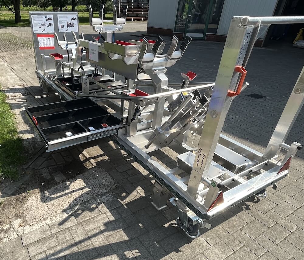 Aluminium-Transportwagen mit Haltevorrichtungen