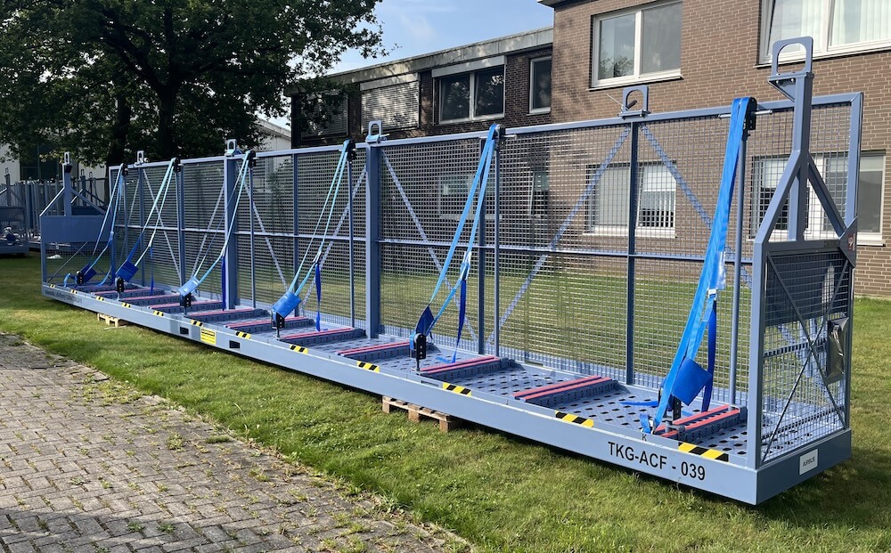 FOUR PACK Stahlrahmen mit Haltevorrichtungen für große industrielle Bauteile